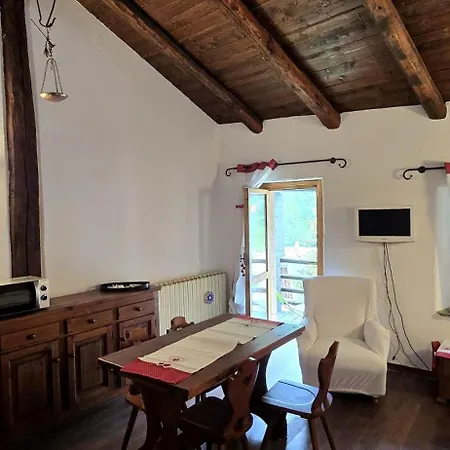 Il Fienile- Bluchalet Lägenhet *